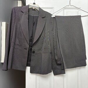 Ladies Business Suite
